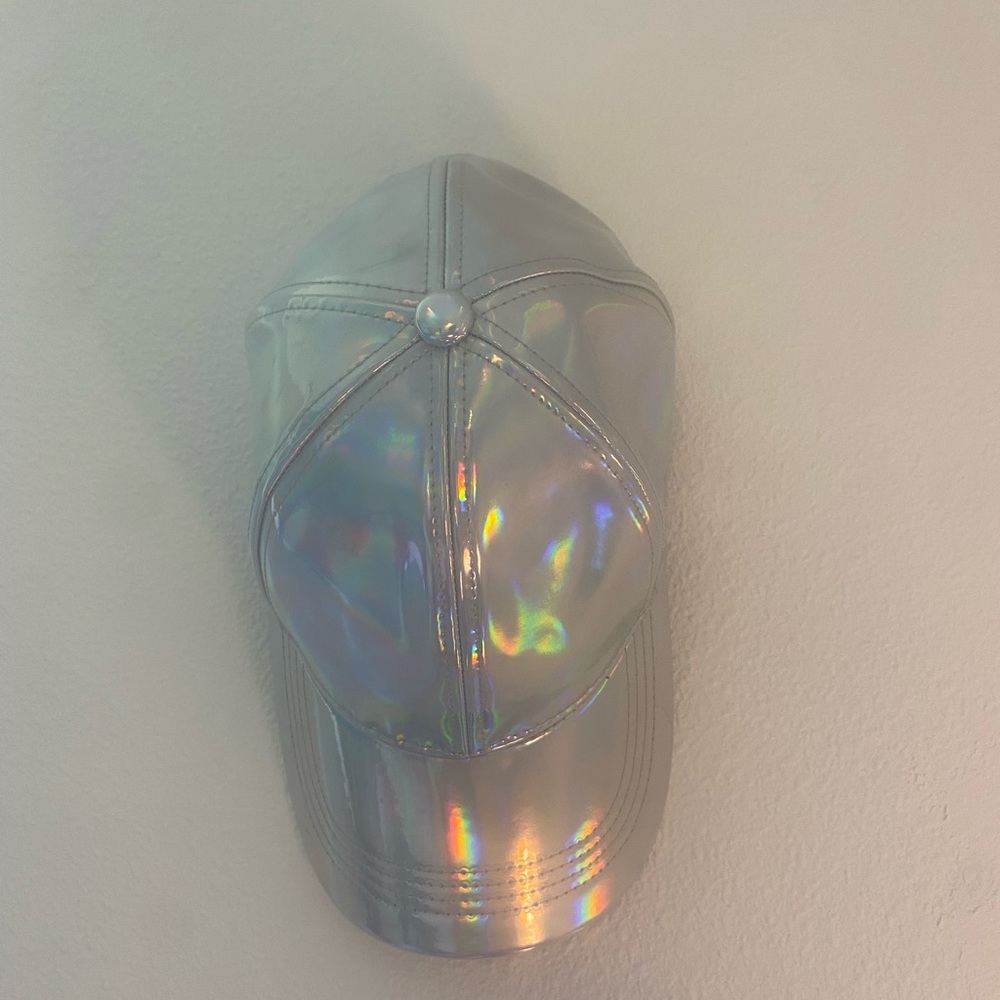 Holographic Hat